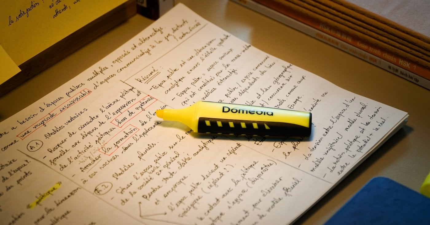 Handwritten notes with yellow highlighter — comma splice grammar guide