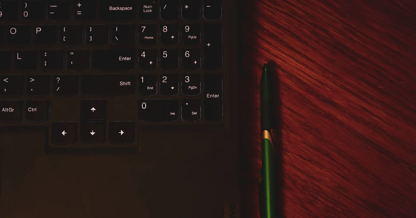 Pen near laptop for rewording tools article